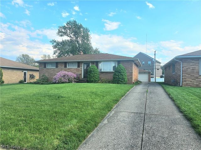 1423 Roanoke Drive, Parma, OH 44134