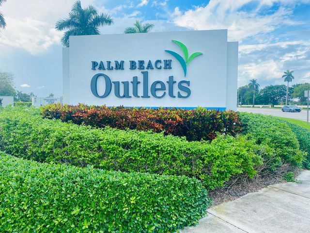 1750 N CONGRESS Avenue 403, West Palm Beach, FL 33409