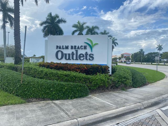 1750 N CONGRESS Avenue 403, West Palm Beach, FL 33409