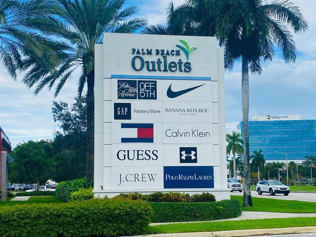 1750 N CONGRESS Avenue 403, West Palm Beach, FL 33409