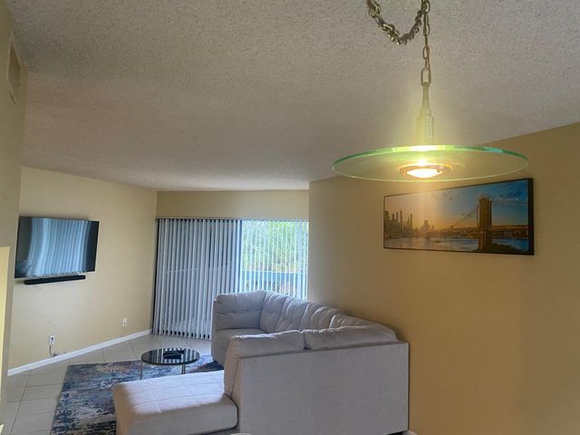 1750 N CONGRESS Avenue 403, West Palm Beach, FL 33409