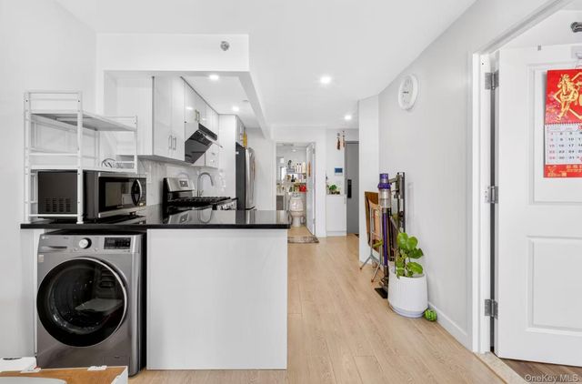 143-16 41st Ave 4E, Flushing, NY 11355