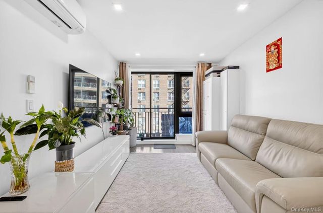 143-16 41st Ave 4E, Flushing, NY 11355