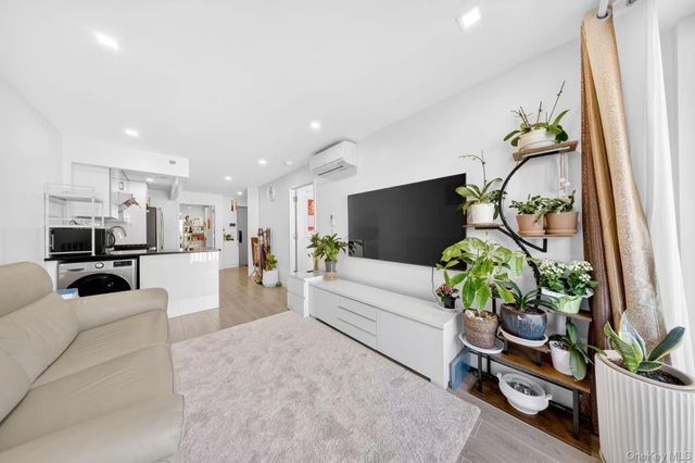 143-16 41st Ave 4E, Flushing, NY 11355