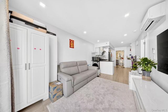 143-16 41st Ave 4E, Flushing, NY 11355