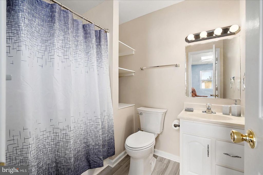 Image 33 of property listing at 712 BRADLEY RD #E, Ocean City, MD 21842