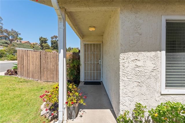 784 Hillcrest Drive, Camarillo, CA 93012