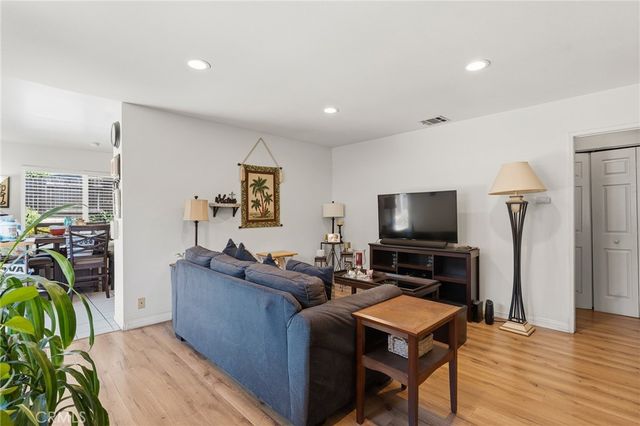 784 Hillcrest Drive, Camarillo, CA 93012