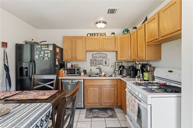 784 Hillcrest Drive, Camarillo, CA 93012