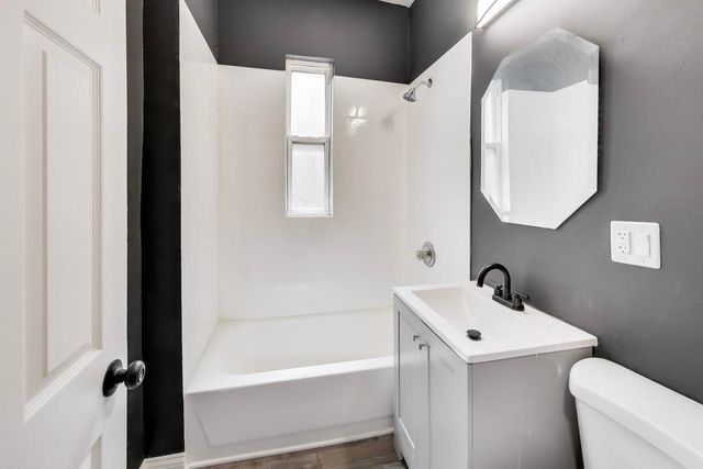 4330 S Langley Avenue, Chicago, IL 60653