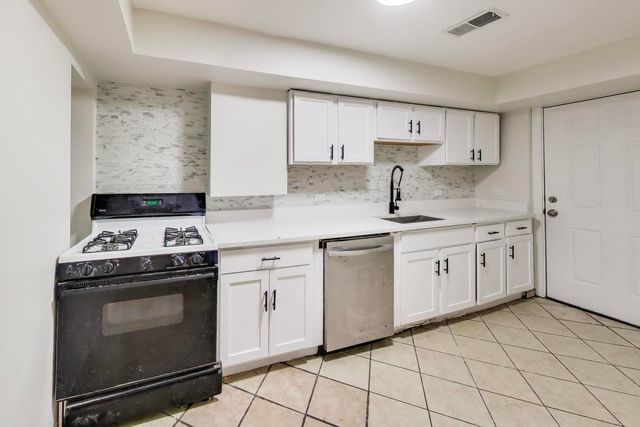 4330 S Langley Avenue, Chicago, IL 60653