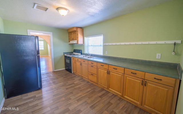 6613 Sambrano Avenue, El Paso, TX 79905