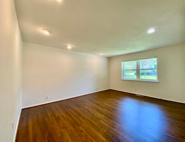 2125 Forest Oaks Drive, Dallas, TX 75228