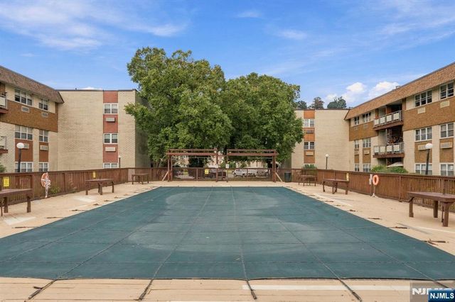 1111 River Road G16, Edgewater, NJ 07020