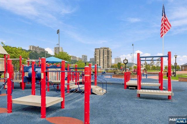 1111 River Road G16, Edgewater, NJ 07020