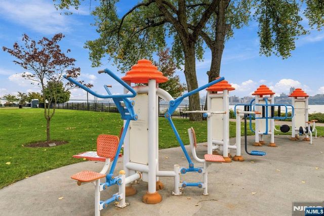 1111 River Road G16, Edgewater, NJ 07020