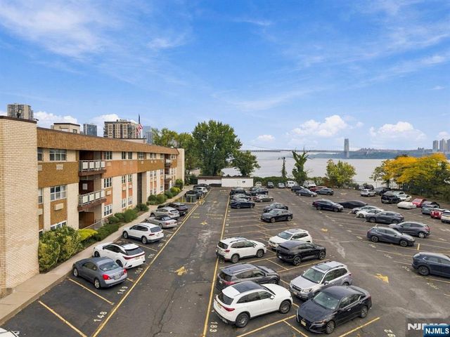 1111 River Road G16, Edgewater, NJ 07020