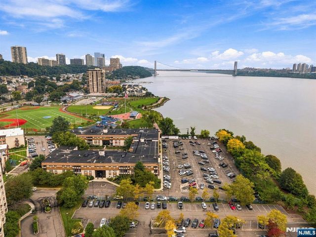1111 River Road G16, Edgewater, NJ 07020
