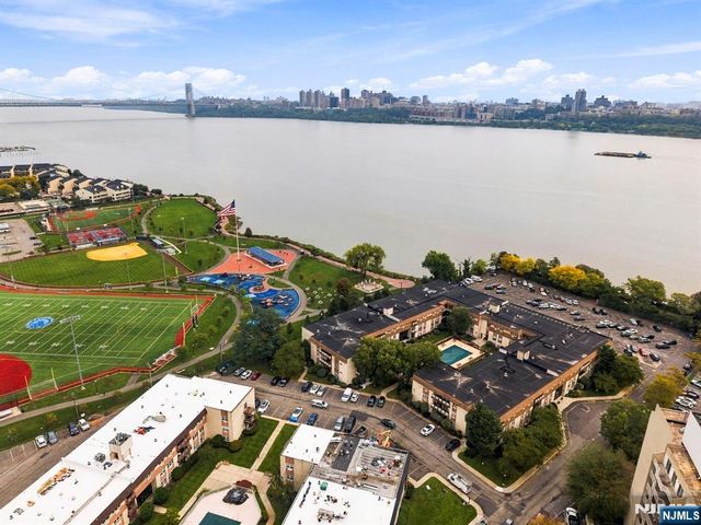 1111 River Road G16, Edgewater, NJ 07020