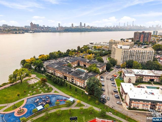 1111 River Road G16, Edgewater, NJ 07020
