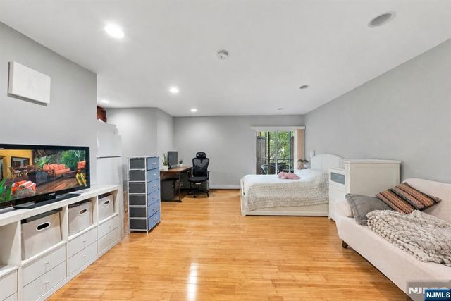 1111 River Road G16, Edgewater, NJ 07020