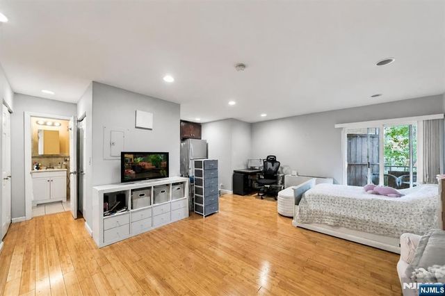 1111 River Road G16, Edgewater, NJ 07020