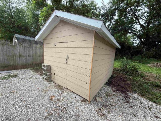 409 N 11th Street, Petersburg, IN 47567