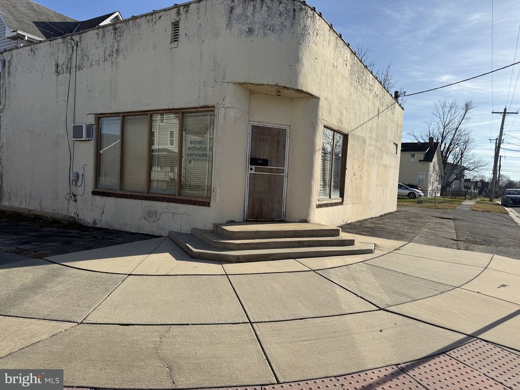 36 BELMONT AVE, Wilmington, DE 19804