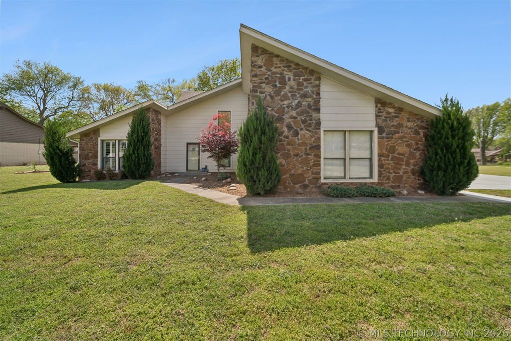 421 Timbercrest Road, Catoosa, OK 74015
