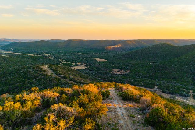 1030 Owl Hollow, Leakey, TX 78873