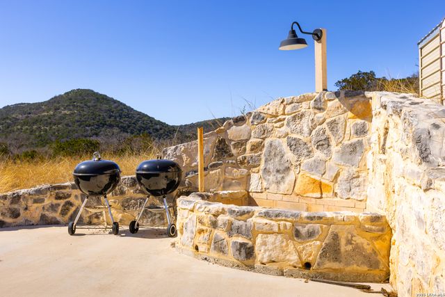 1030 Owl Hollow, Leakey, TX 78873
