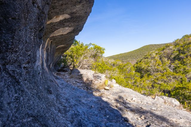 1030 Owl Hollow, Leakey, TX 78873