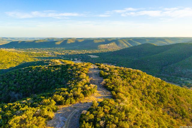 1030 Owl Hollow, Leakey, TX 78873