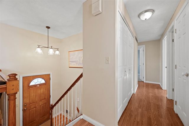 250 Constellation Dr, Economy, PA 15042