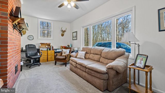 171 SOUR MASH RD, Harpers Ferry, WV 25425