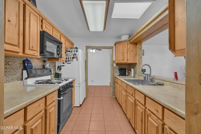 538 Rancho Viejo Drive, Socorro, TX 79927