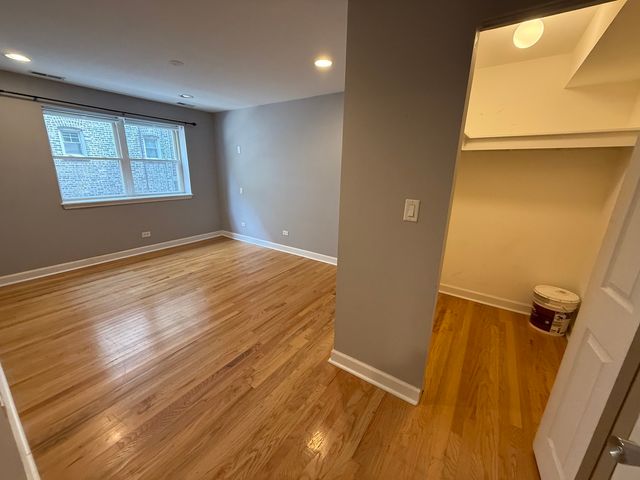 6954 N Greenview Avenue 409, Chicago, IL 60626