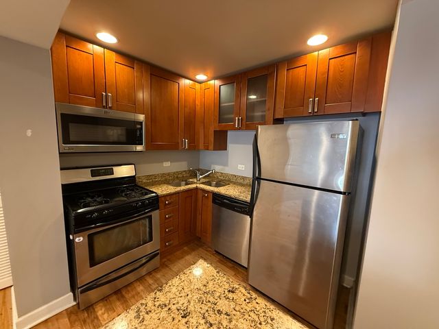 6954 N Greenview Avenue 409, Chicago, IL 60626