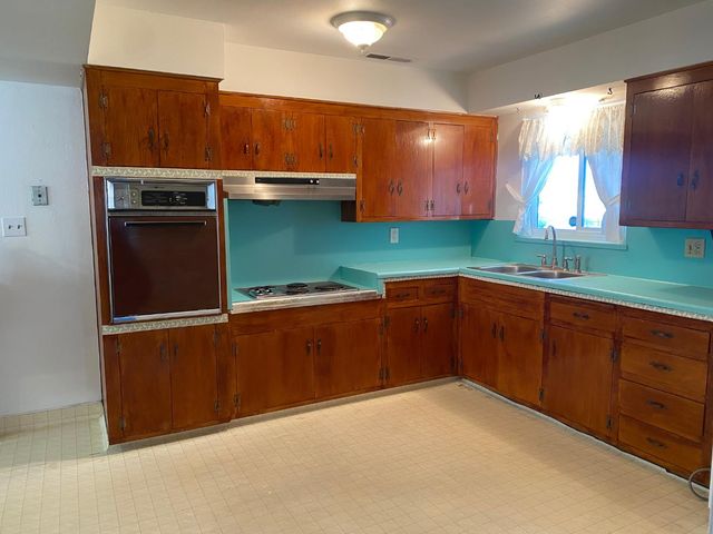 4210 Turnbridge Dr, Sacramento, CA 95823