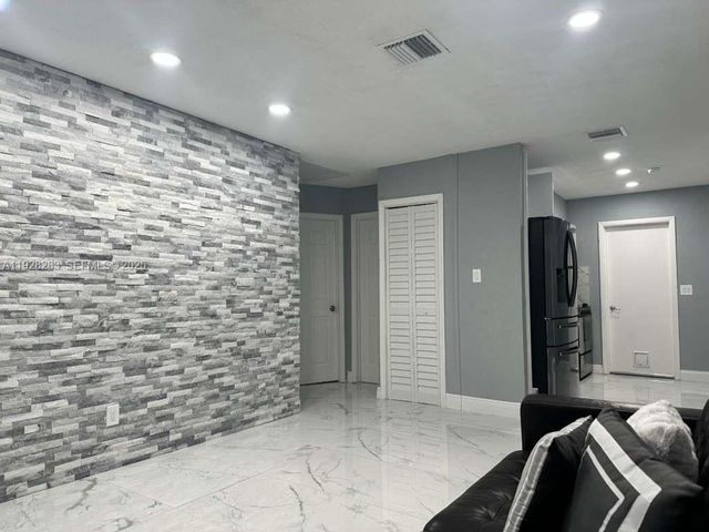 4960 SW 28th Ter, Dania Beach, FL 33312