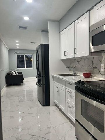 4960 SW 28th Ter, Dania Beach, FL 33312