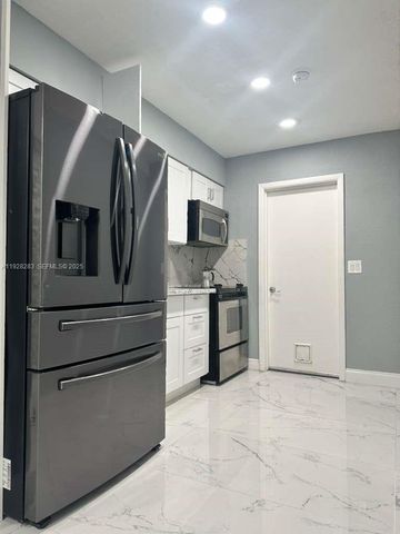 4960 SW 28th Ter, Dania Beach, FL 33312