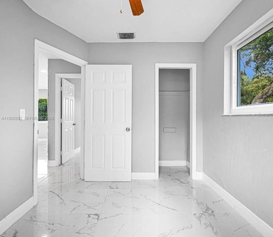 4960 SW 28th Ter, Dania Beach, FL 33312