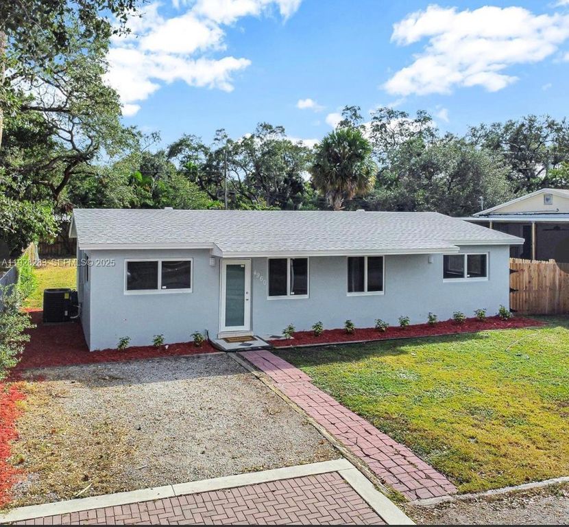 4960 SW 28th Ter, Dania Beach, FL 33312