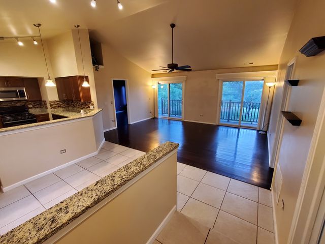 357 BLOOMFIELD Lane 3, Glen Ellyn, IL 60137