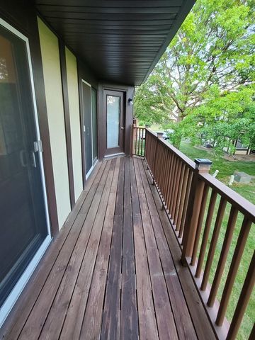 357 BLOOMFIELD Lane 3, Glen Ellyn, IL 60137