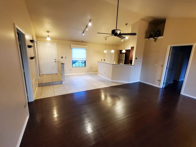 357 BLOOMFIELD Lane 3, Glen Ellyn, IL 60137