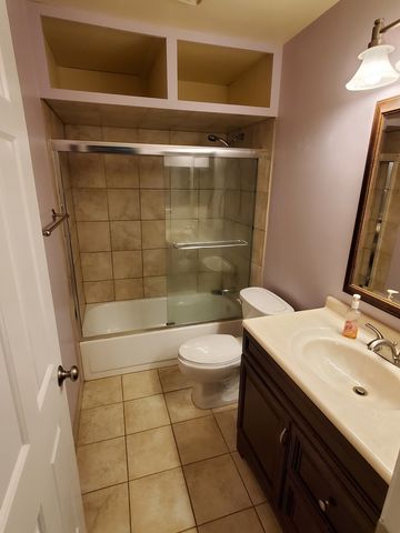357 BLOOMFIELD Lane 3, Glen Ellyn, IL 60137