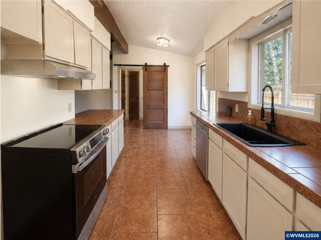 4261 Gardner Rd SE, Salem, OR 97302