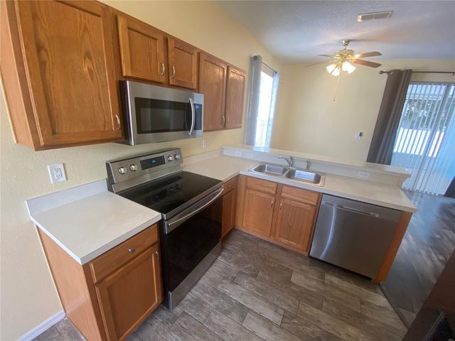 302 BLUFF PASS DRIVE, Eustis, FL 32726